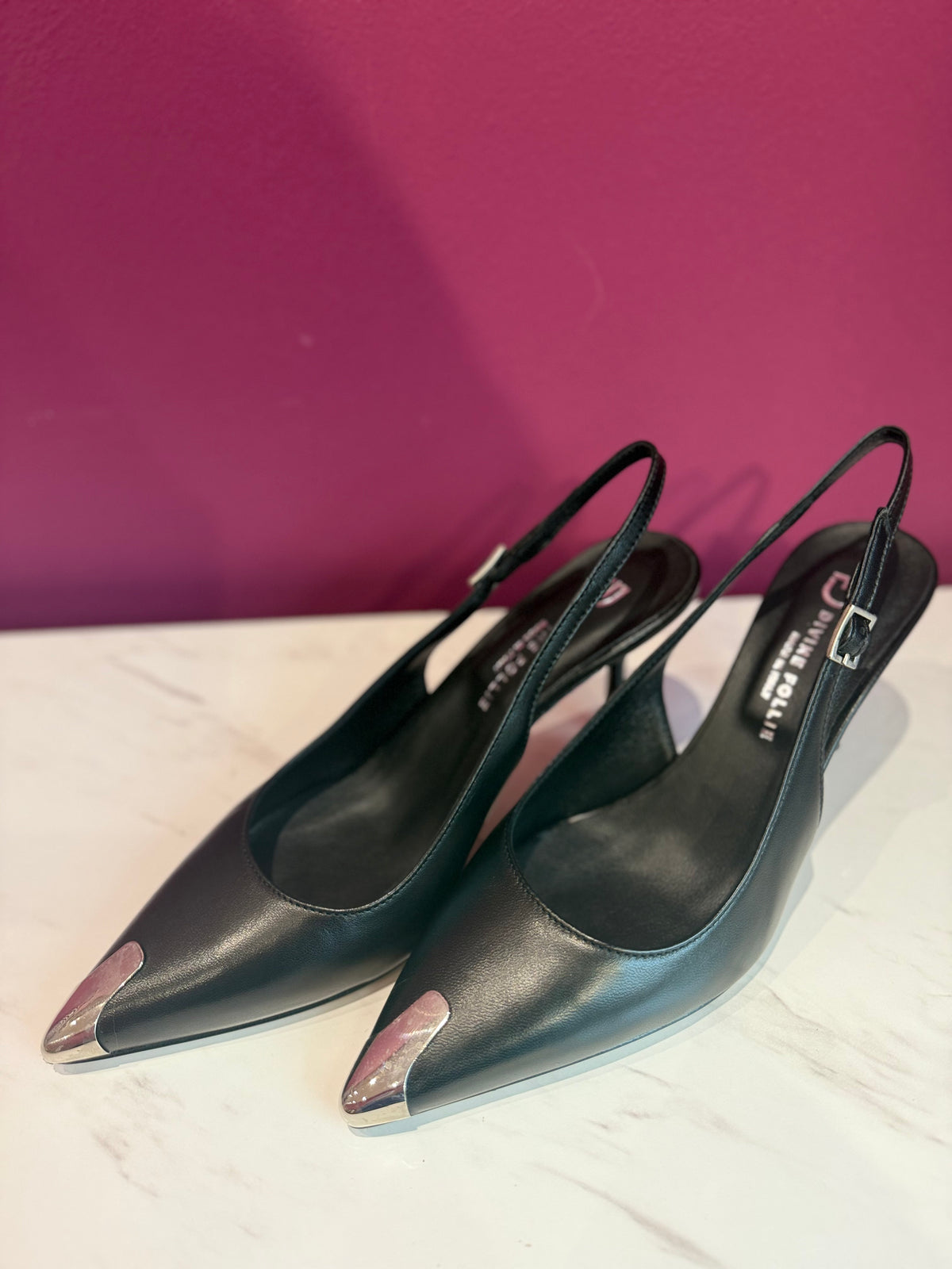 SLINGBACK NERO PELLE PUNTA METALLICA DIVINE FOLLIE