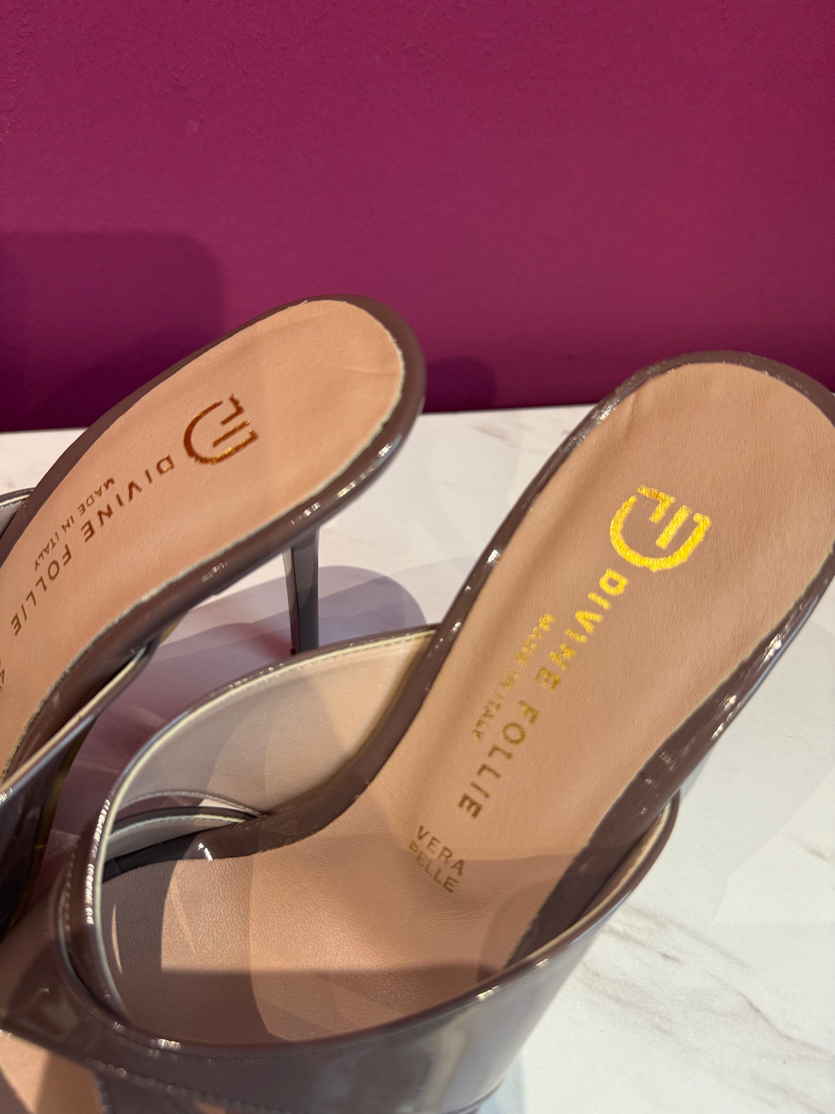 MULE VERNICE TAUPE DIVINE FOLLIE