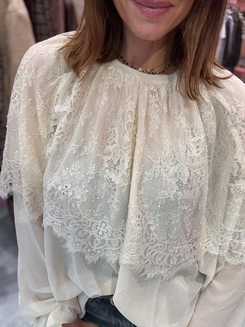 Blusa Crema Con Pizzo