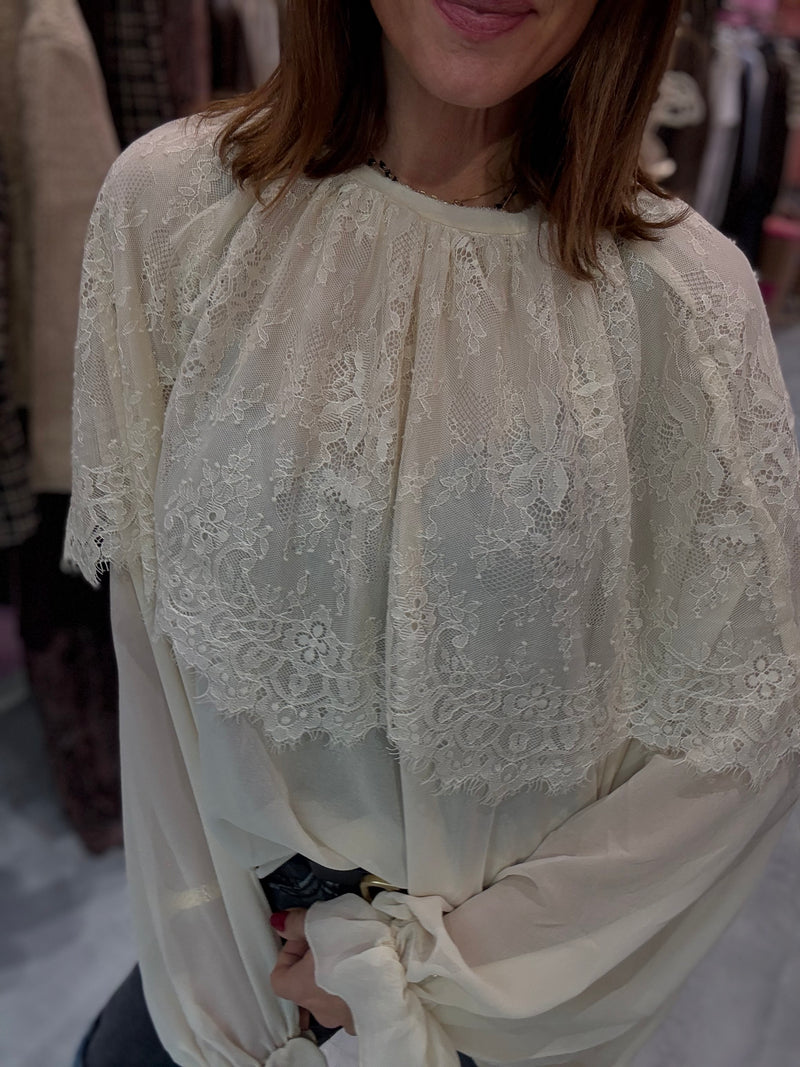 Blusa Crema Con Pizzo