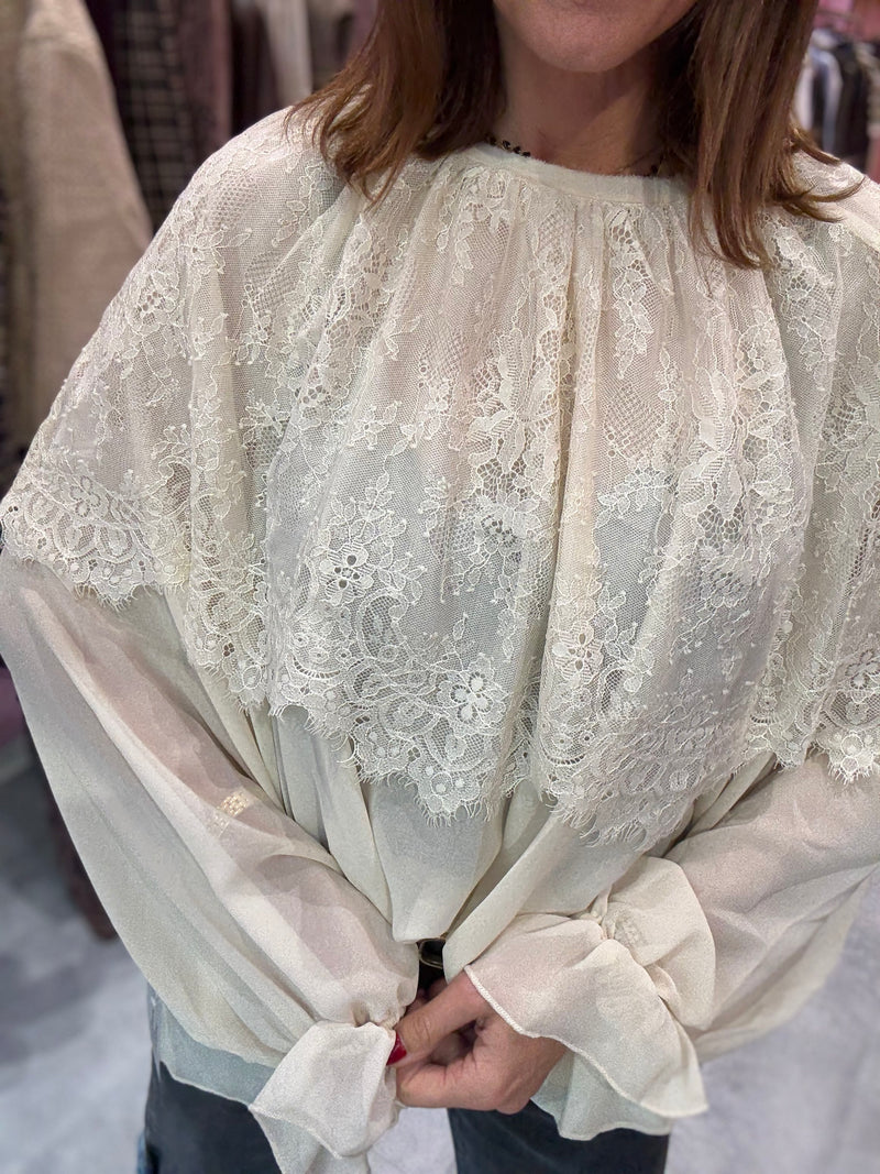 Blusa Crema Con Pizzo