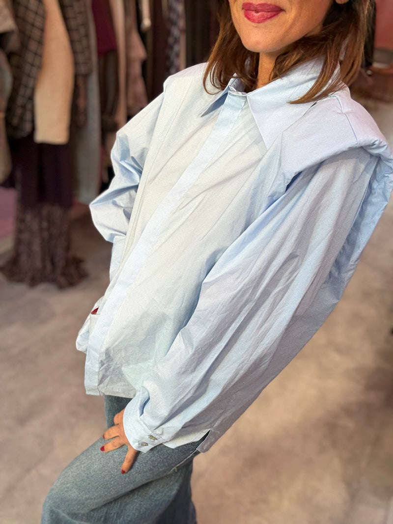 Camicia Azzurra Spalla Scultura